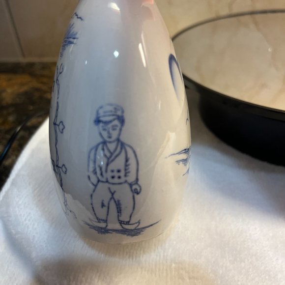 Vintage decor left handed painted pitcher porcelain blue Holland scene - Picture 6 of 9